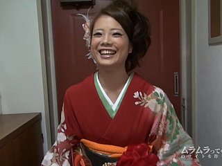 geisha atractivo parpadea coño peludo y hace una mamada