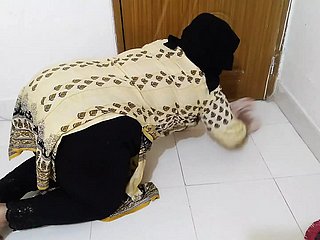 Tamil Maid putain de propriétaire make attractive en nettoyant the sniffles maison