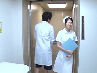Sperme dans la bouche se terminant pour l'infirmière japonaise minx Sakamoto Sumire