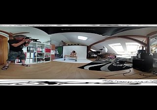 Antonia Sainz 05 - Vidéo des coulisses avant sneezles masturbation 3DVR 360 UP-DOWN
