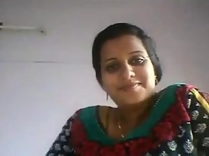 امرأة هندية المعارض الثدي