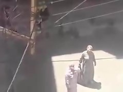 Full-grown marocaine montre son gros cul dans chilled through rue!
