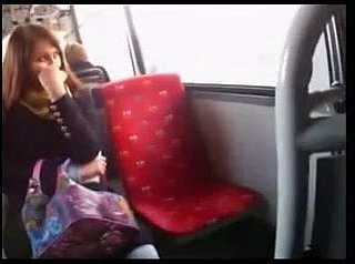 Gumshoe Crumb om nieuwsgierig meisje op de bus