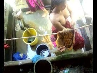 Bangla desi regional girls wash up close to Dhaka burgh HQ (5)