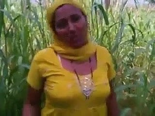 Indian Punjabi Mädchen gefickt auf offenen Feldern in Amritsar